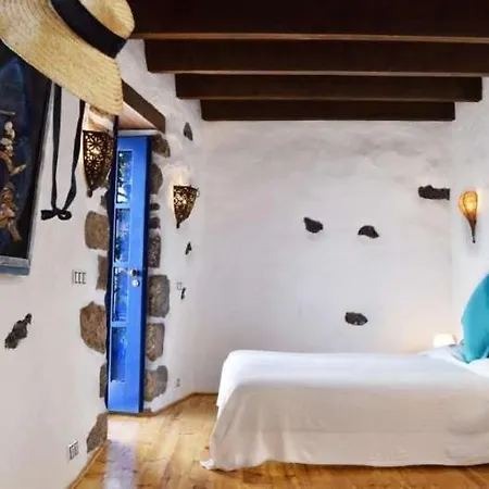 Sleeps 3 Wifi דירה
